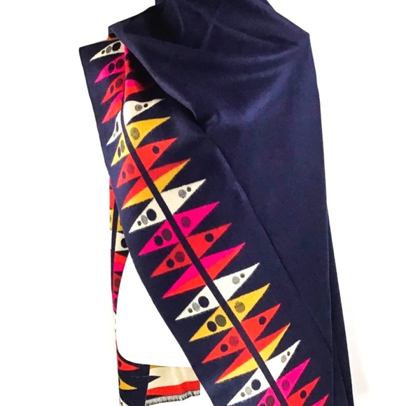 Trés Luxe Accessories - Reversible Geometric Pattern Scarf